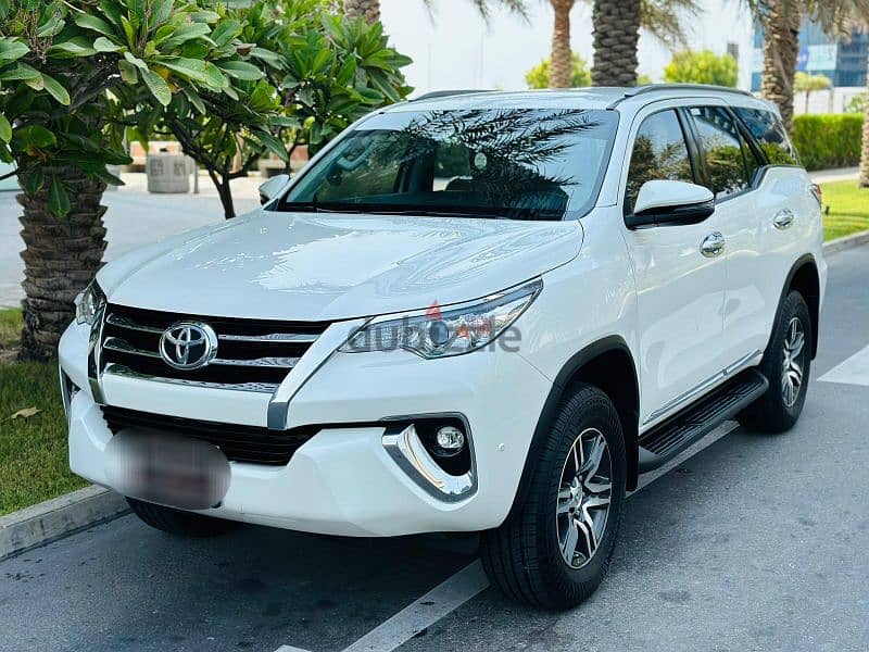 Toyota Fortuner 2020 model. single owner. zero accident. company service 11