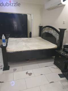 cont(36216143) King size bed without mattress and 2 side tables
Dressi