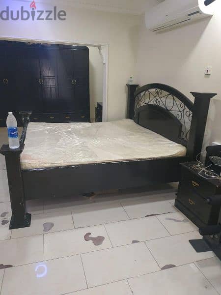 cont(36216143) King size bed without mattress and 2 side tables Dressi 0