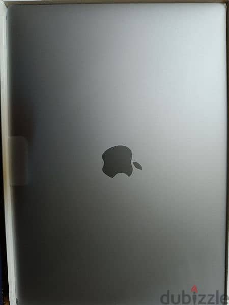 full fresh Apple M1 (13"3-inch, 8GB RAM, 256GB SSD) with box 3