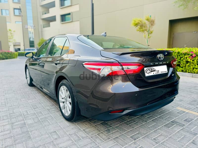 Toyota Camry 2020 LE 1