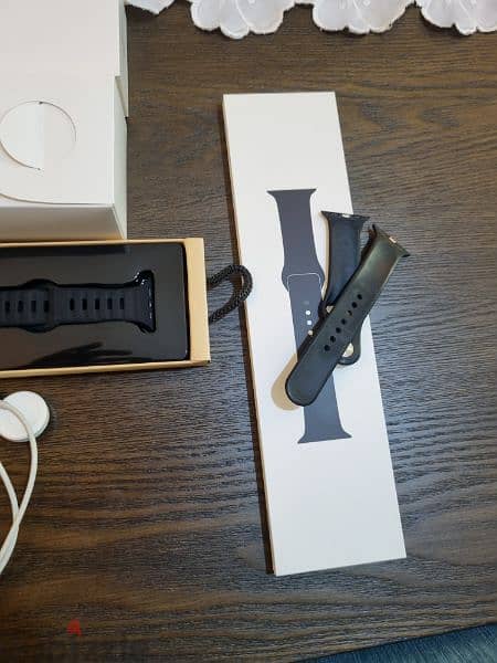 Apple watch series 5 with box and accessories 2