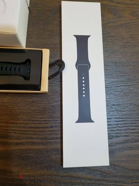 Apple watch series 5 with box and accessories 7