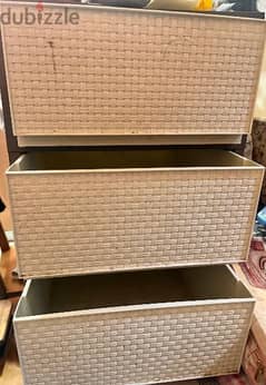 cabinet in excellent condition