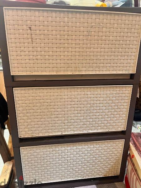 cabinet in excellent condition 1