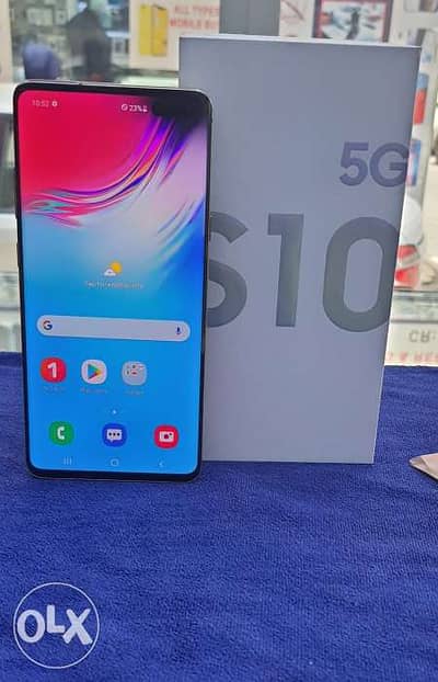 Samsung galaxy S10.5G 256 GB internal memory 8GB RAM