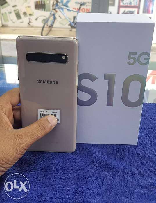 Samsung galaxy S10.5G 256 GB internal memory 8GB RAM 1