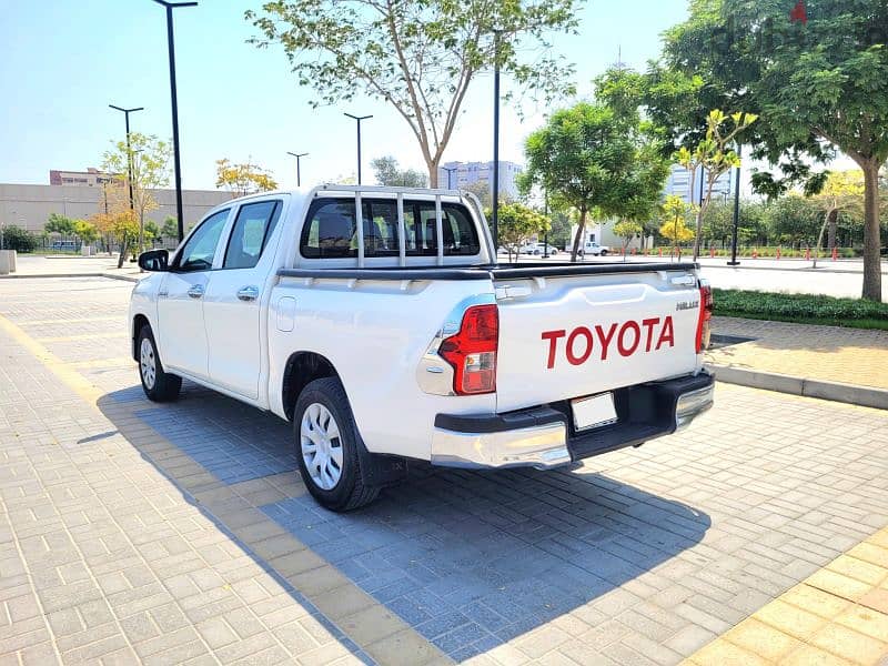 TOYOTA HILUX 2.0 
Double Cabin Pick-up Excellent Condition 3