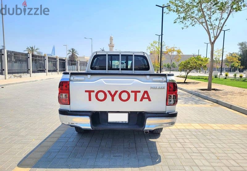 TOYOTA HILUX 2.0 
Double Cabin Pick-up Excellent Condition 4