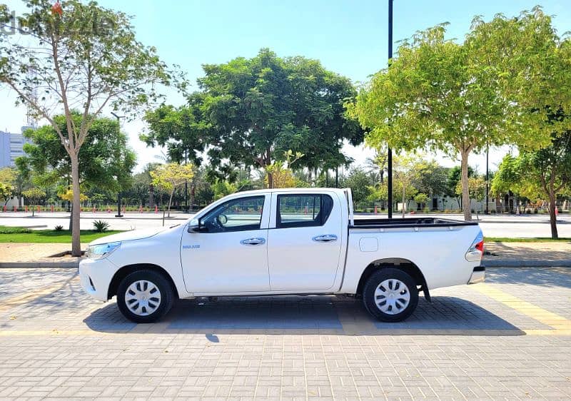 TOYOTA HILUX 2.0 
Double Cabin Pick-up Excellent Condition 6