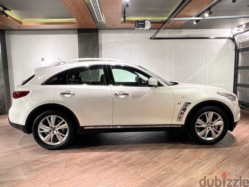 Infiniti QX70 2016 full option model for sale 6