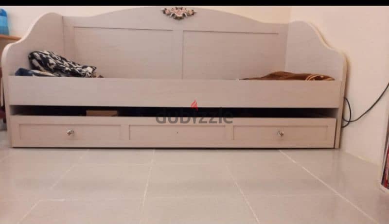 a single bed with mattress for sale 1