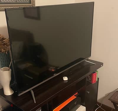 Ikon flat screen tv 45’ for sale