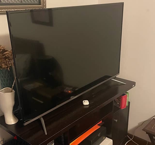 Ikon flat screen tv 45’ for sale 0