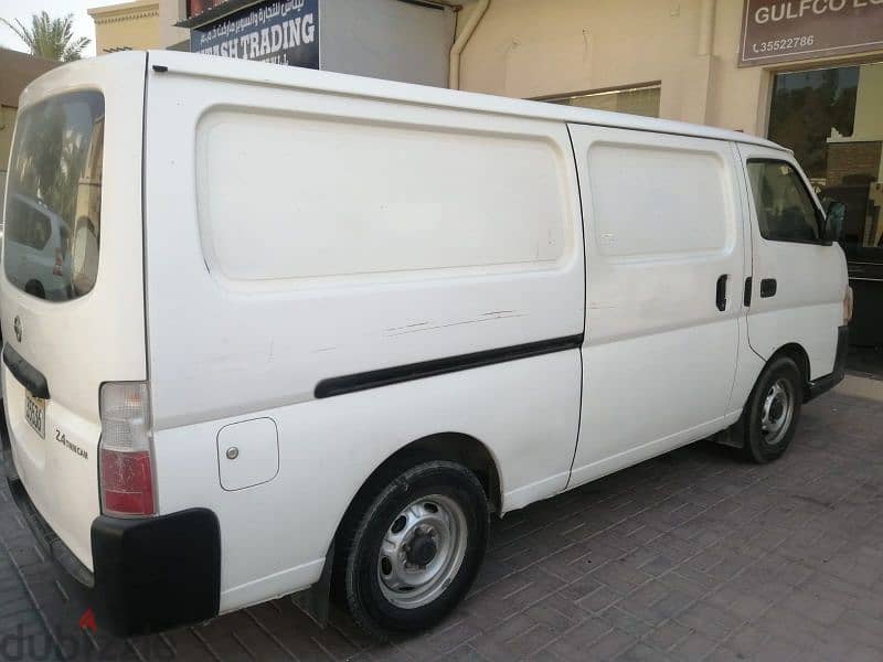 Nissan mini bus 0