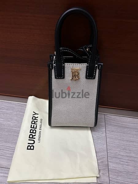 Burberry phone bag crossbody with strap 2