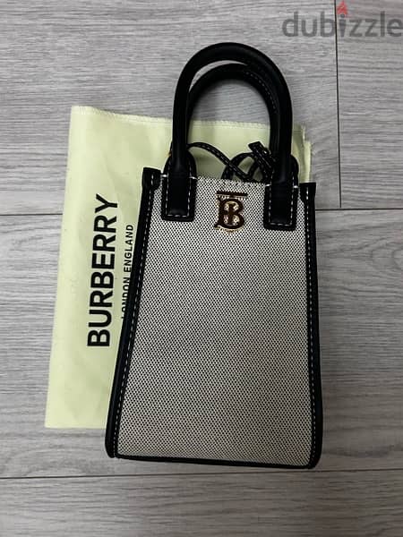 Burberry phone bag crossbody with strap 3