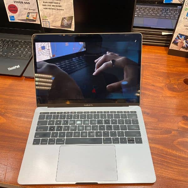 Apple MacBook Pro 2017 1