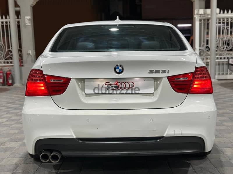 BMW 3-Series 2011 1