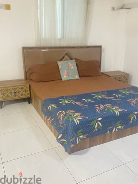 bed set and drawers cabinet for sale 2