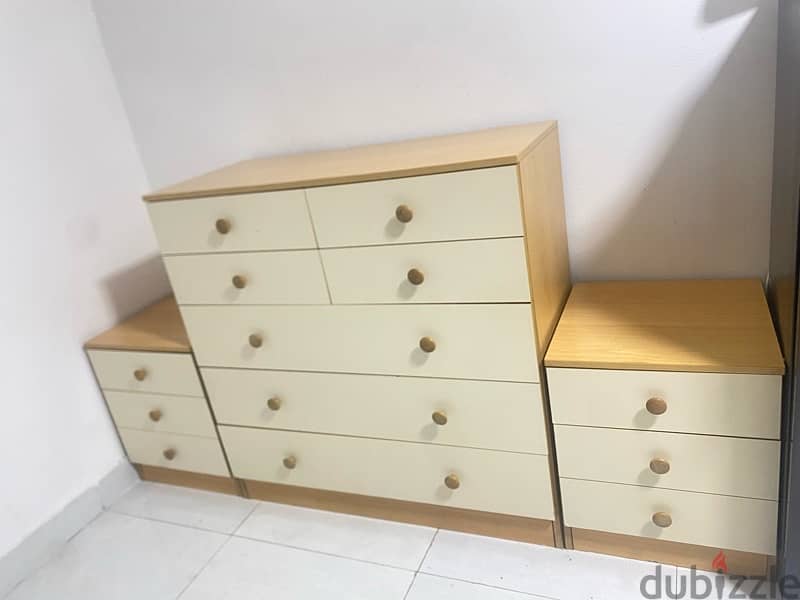 bed set and drawers cabinet for sale 3