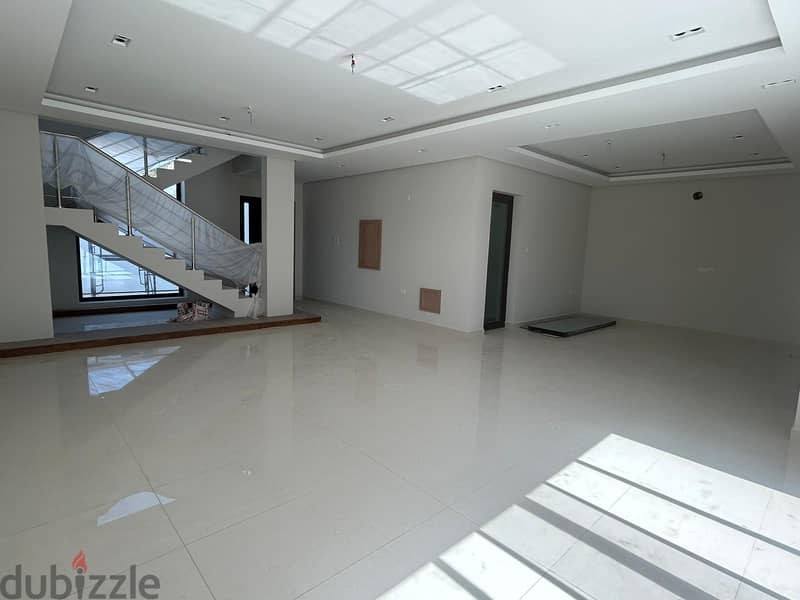 Modern Villa for Sale للبيع فيلا بناء شخصي في منطقة البسيتين 5