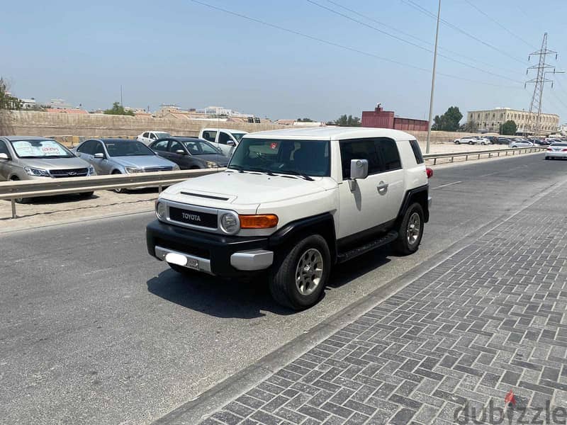 Toyota FJ Cruiser 2012 white 1