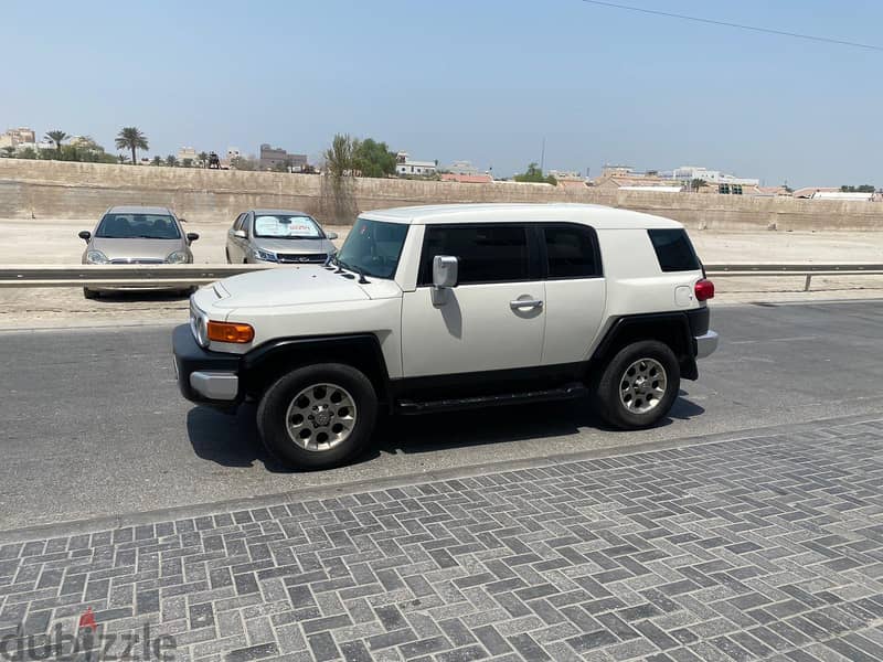 Toyota FJ Cruiser 2012 white 2