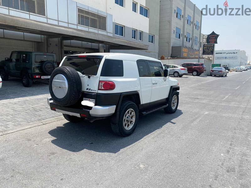 Toyota FJ Cruiser 2012 white 4