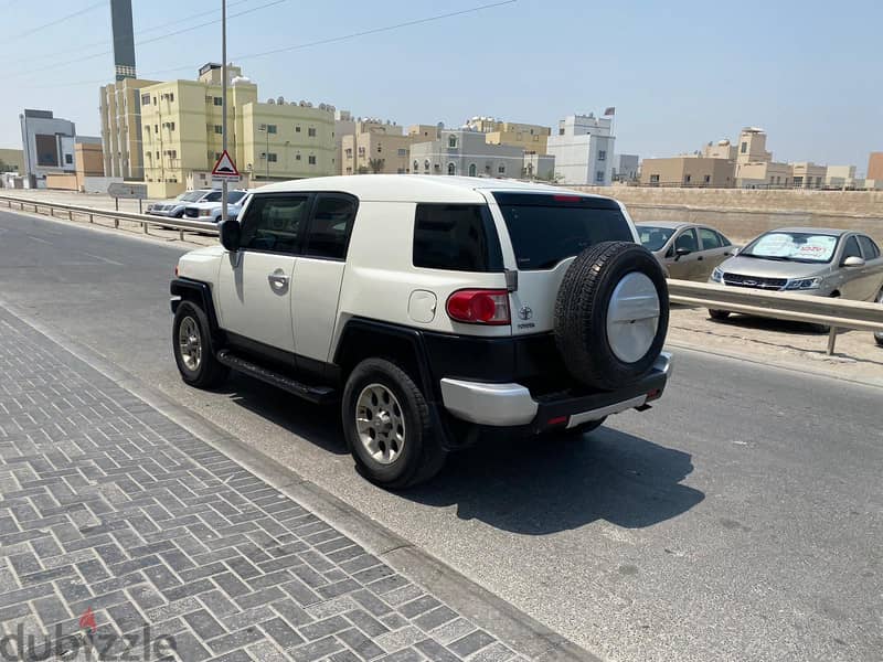 Toyota FJ Cruiser 2012 white 5