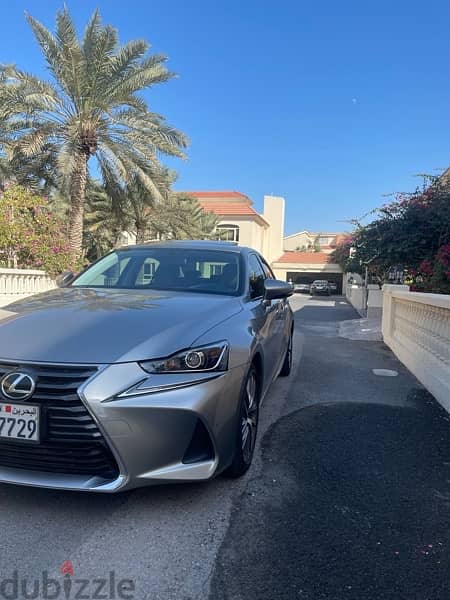 Lexus IS 300 2019 3