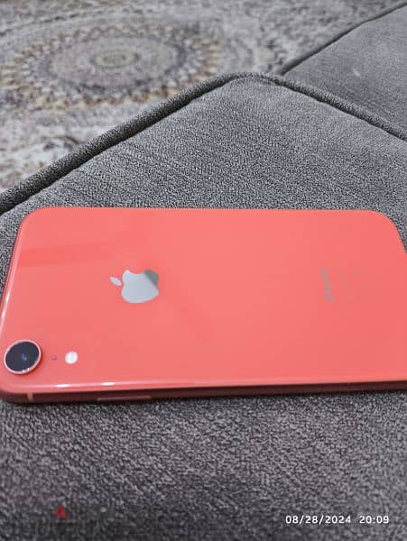 128gb IPhone XR Mint Condition 2