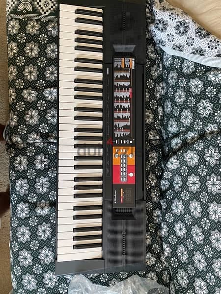 yamaha F51 keyboard and violin 2