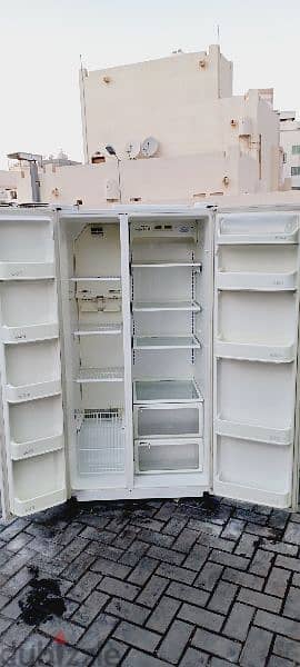 LG 608 ltr Side by Side Fridge Freezer 2