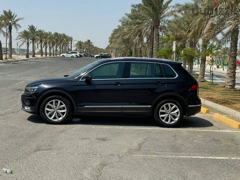 Volkswagen Tiguan 2017 black 2