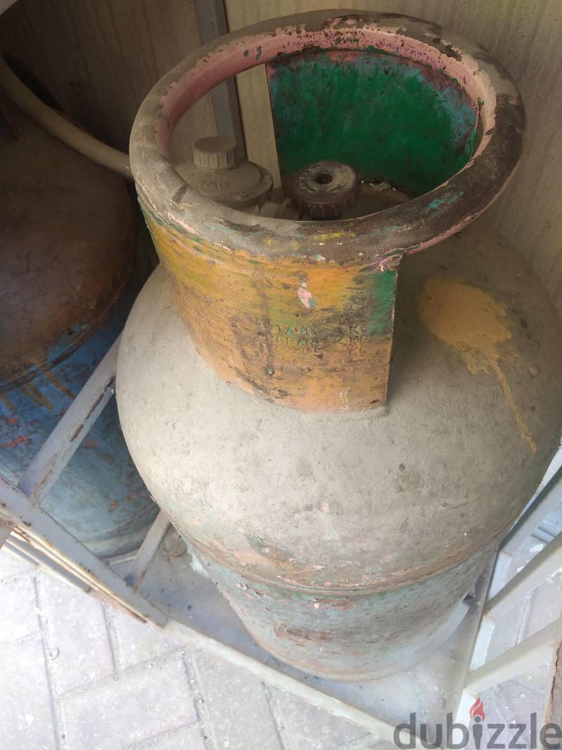 1 Oven and 2 gas cylinders for sale 4