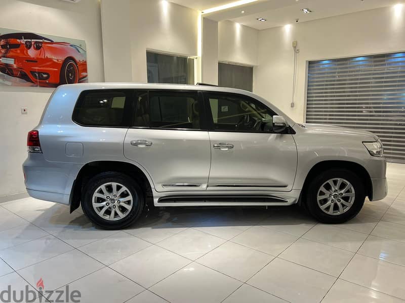 TOYOTA LAND CRUISER GXR MODEL 2017 FOR SALE 3