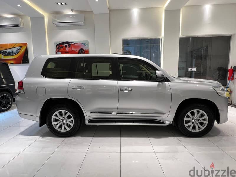 TOYOTA LAND CRUISER GXR MODEL 2017 FOR SALE 7