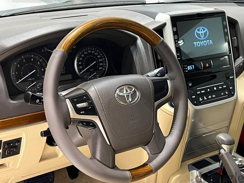 TOYOTA LAND CRUISER GXR MODEL 2017 FOR SALE 9