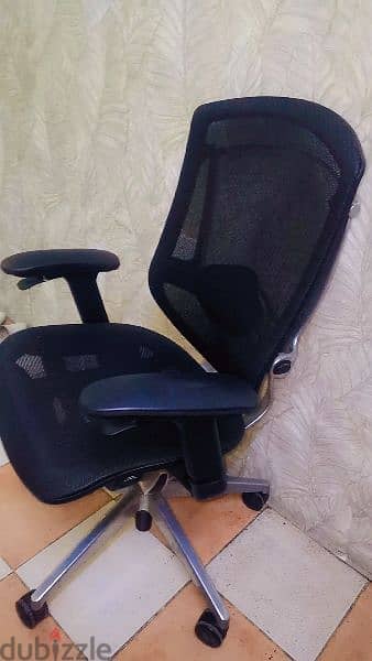 OFFICE CHAIR FOR SALE GOOD CONDITION GOOD AS NEW 2