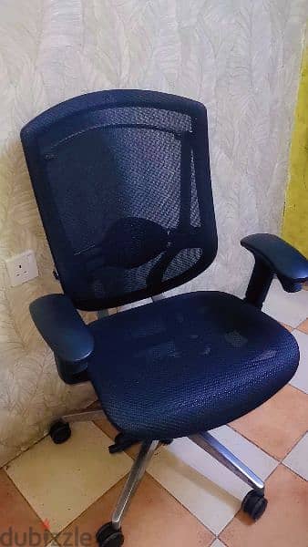 LIKE NEW OFFICE CHAIR FOR SALE 3