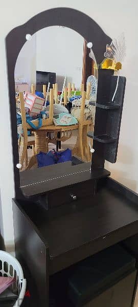 Dressing table Light used for 3 months for 20 BD 3