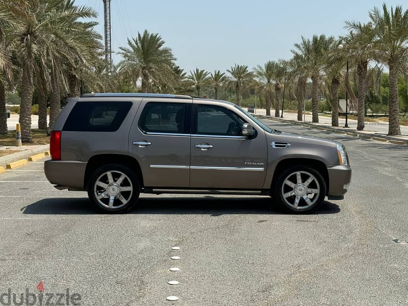 Cadillac Escalade 2013 brown 2