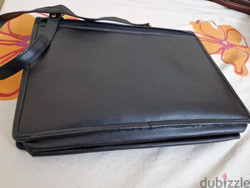 leather laptop bags 5bd each 1