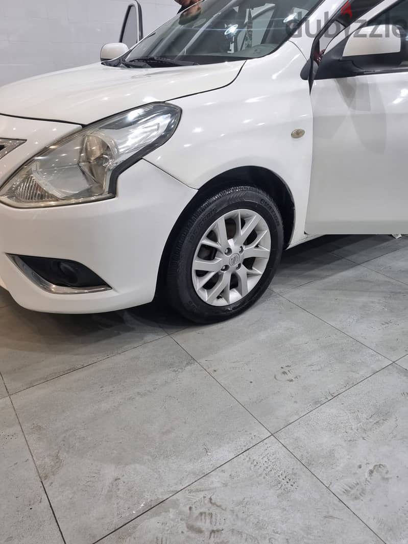 Nissan Sunny 2016 3