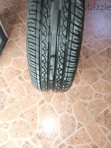 يوجد تاير واحد  مقاس  16/ 60R / 216  بحاله ممتازه ونظيفه ٦دينار 0