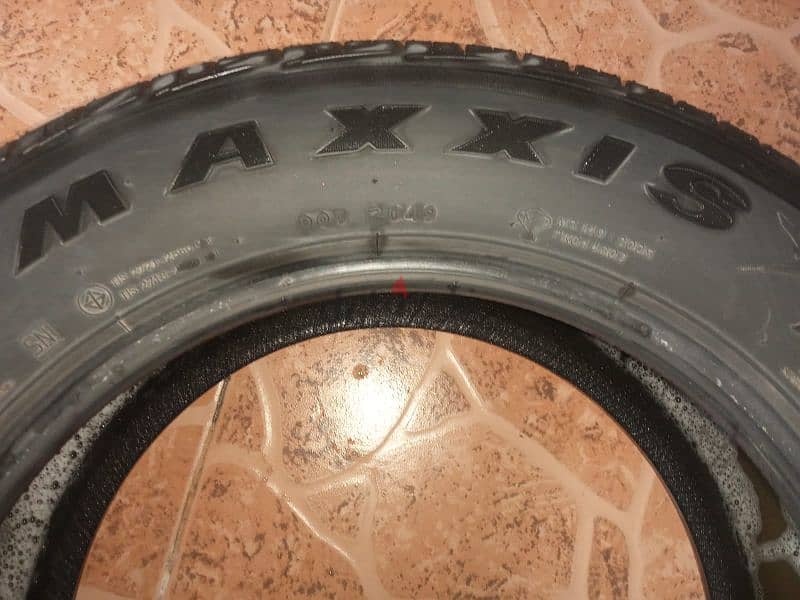 يوجد تاير واحد  مقاس  16/ 60R / 216  بحاله ممتازه ونظيفه ٦دينار 8