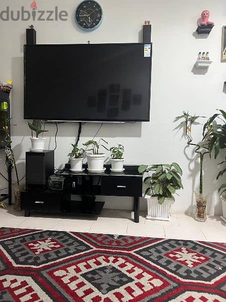 Urgent sale 60-inch android tv with tv table 2