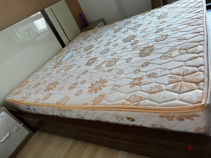 Double bed Mattress for sale 3