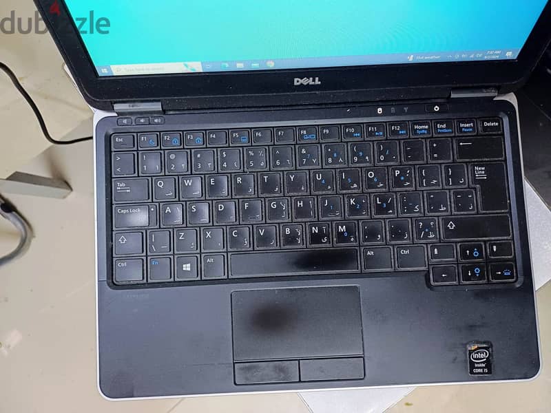 Dell Laptop - Excellent condition 1